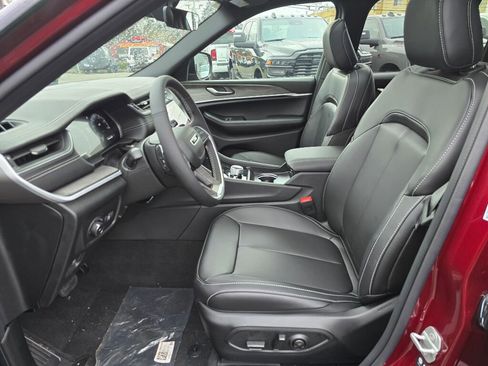New 2025 Jeep Grand Cherokee Limited image 23