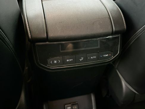 Used 2022 Toyota Highlander XLE image 27