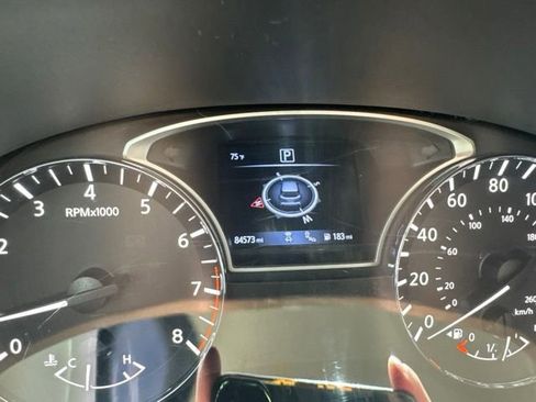 Used 2020 Nissan Pathfinder Platinum FWD image 5