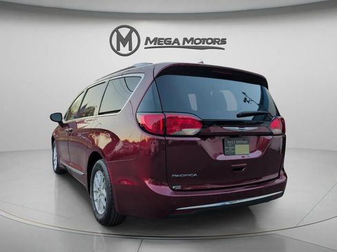 Used 2020 Chrysler Pacifica Touring-L image 5