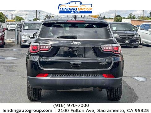 Used 2018 Jeep Compass Latitude w/ Popular Equipment Group FWD image 3
