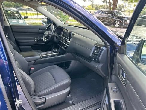 Used 2024 Nissan Pathfinder SV FWD image 10
