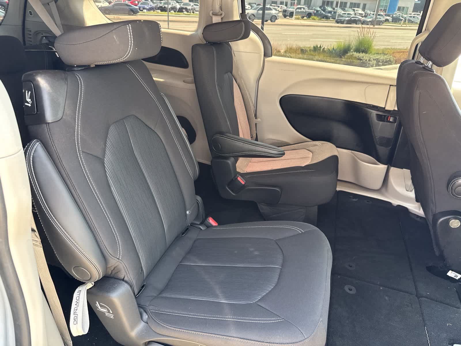 Used 2022 Chrysler Voyager LX FWD image 23