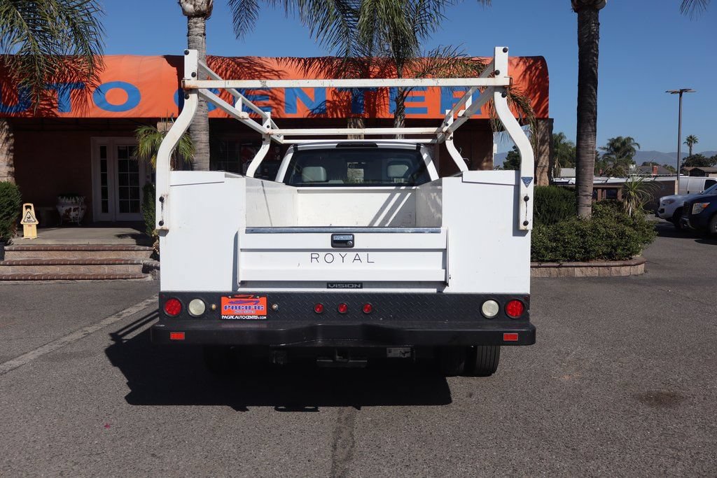 Used 2018 Ford F550 2WD Regular Cab Super Duty image 8