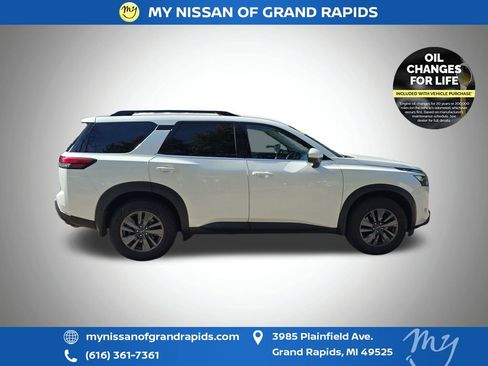 Used 2023 Nissan Pathfinder SV AWD/4WD image 9