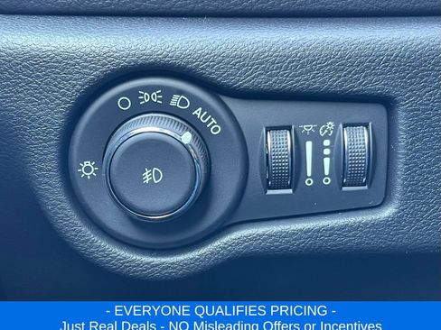 New 2026 Chrysler Pacifica Select image 19