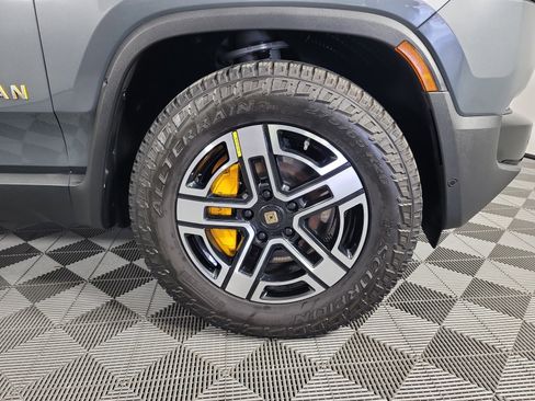 Used 2022 Rivian R1S Launch Edition image 11