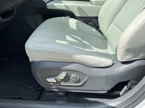 Used 2025 Hyundai Santa Fe SEL FWD image 16