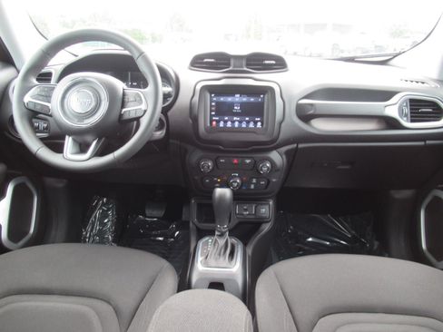 Used 2020 Jeep Renegade Latitude FWD image 12