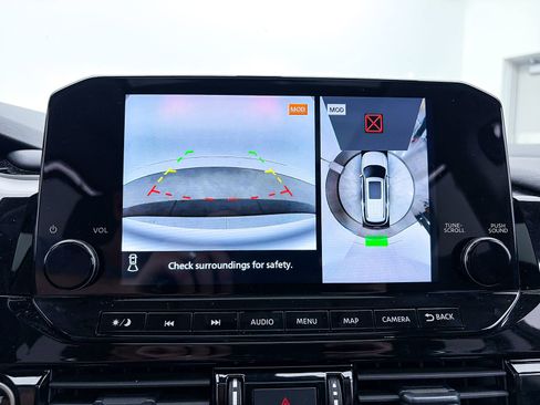 Used 2024 Nissan Pathfinder Platinum w/ Cargo Package image 8