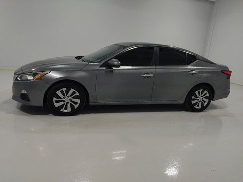Used 2019 Nissan Altima 2.5 S image 2