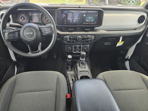 Used 2025 Jeep Gladiator Sport AWD/4WD image 15