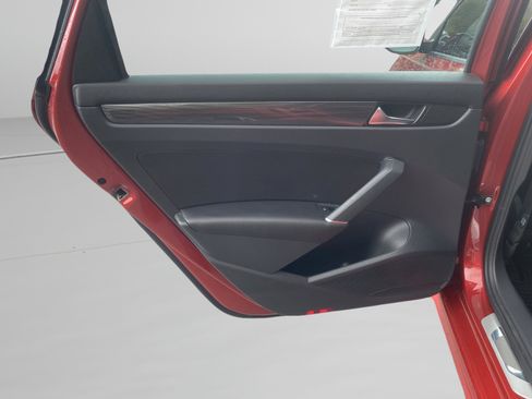 Used 2020 Volkswagen Passat 2.0T R-Line image 10