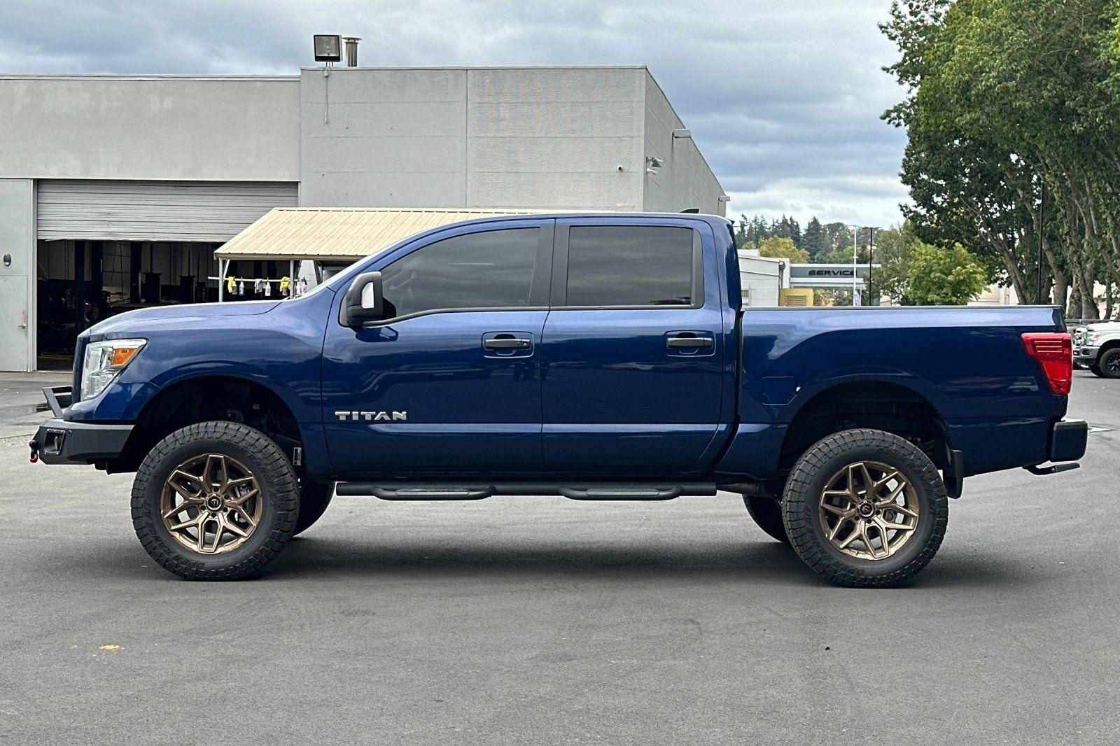 Used 2023 Nissan Titan SV w/ SV Convenience Package AWD/4WD image 7