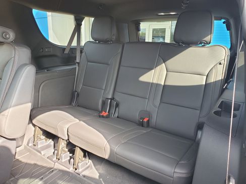 New 2025 Chevrolet Suburban High Country image 31