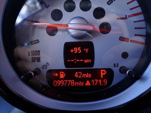 Used 2010 MINI Cooper Hardtop FWD image 21