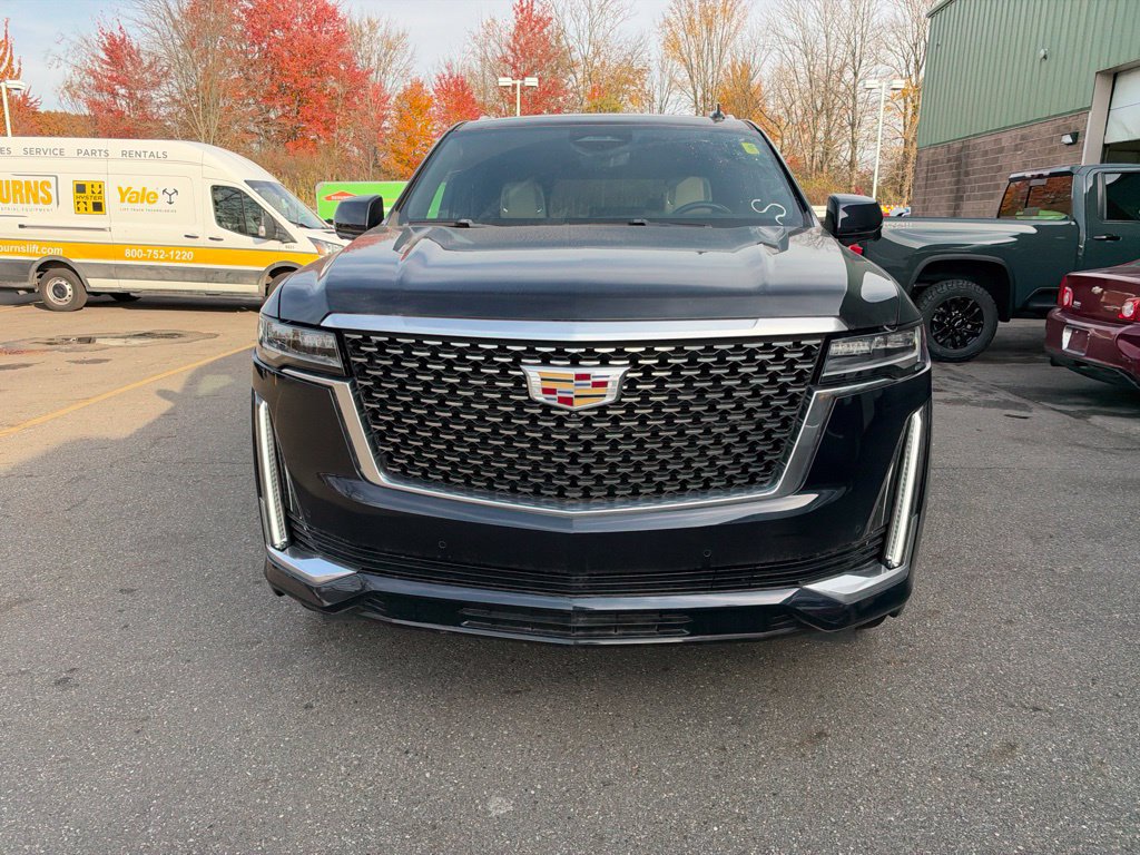 Used 2023 Cadillac Escalade Premium Luxury w/ LPO, Floor Liner Package AWD/4WD image 4