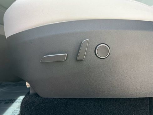 Used 2024 Tesla Model Y Long Range AWD/4WD image 16