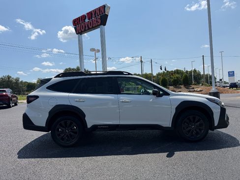 Used 2025 Subaru Outback Onyx Edition AWD/4WD image 8