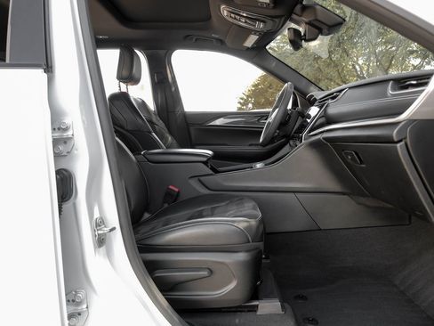 Used 2023 Jeep Grand Cherokee L Laredo image 44