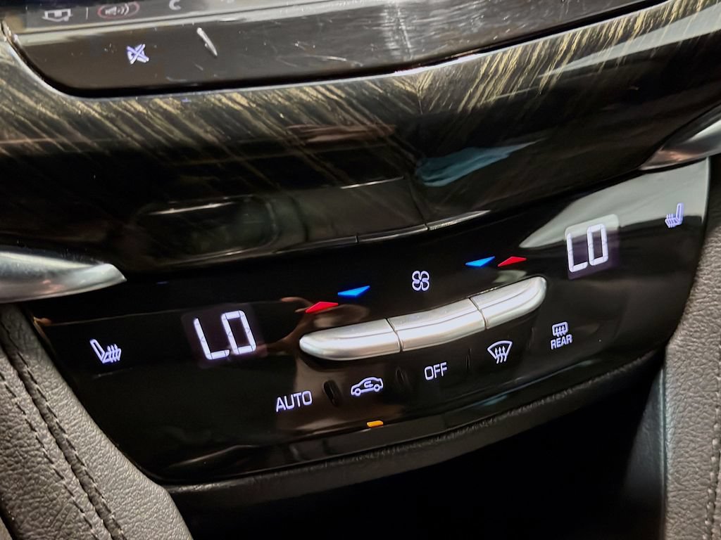 Used 2022 Cadillac XT6 Premium Luxury AWD/4WD image 17