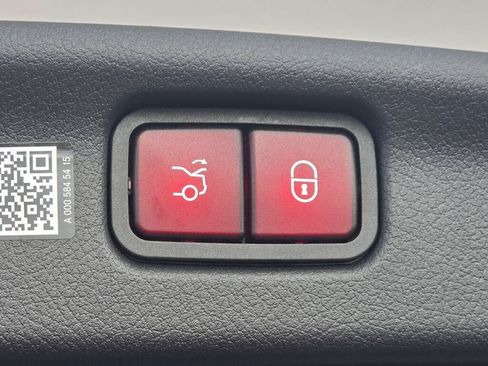 New 2026 Mercedes-Benz C 300 4MATIC Sedan image 21