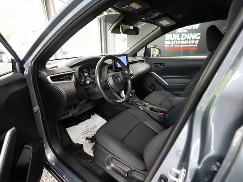 Used 2024 Toyota Corolla Cross AWD Hybrid image 8