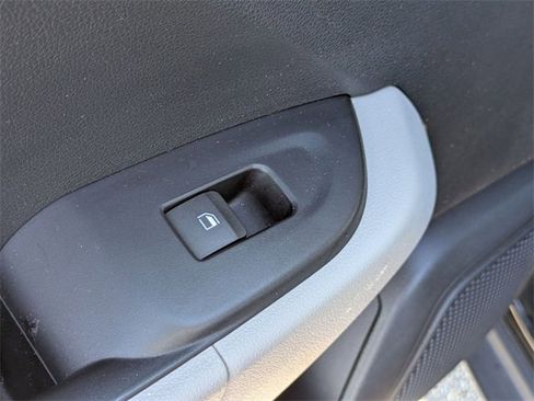 Used 2023 Hyundai Venue SEL image 25