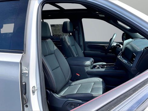 Used 2025 Chevrolet Tahoe RST w/ Comfort Package AWD/4WD image 7
