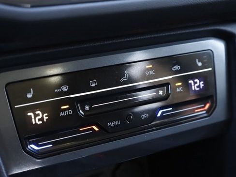 Used 2022 Volkswagen Tiguan SE image 28