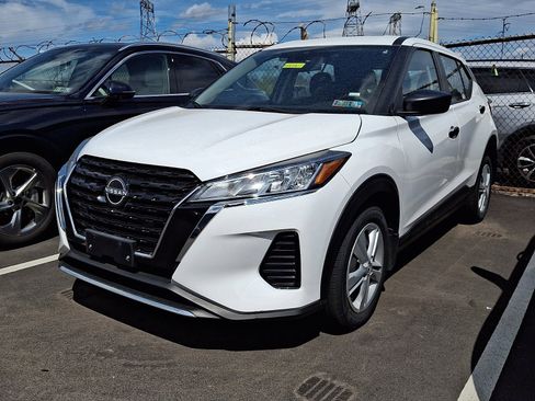 Used 2024 Nissan Kicks S image 3