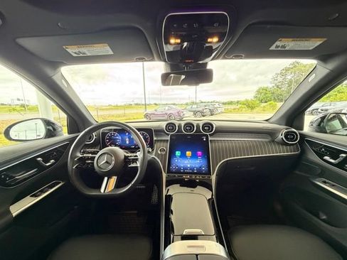 Used 2025 Mercedes-Benz GLC 300 4MATIC image 35