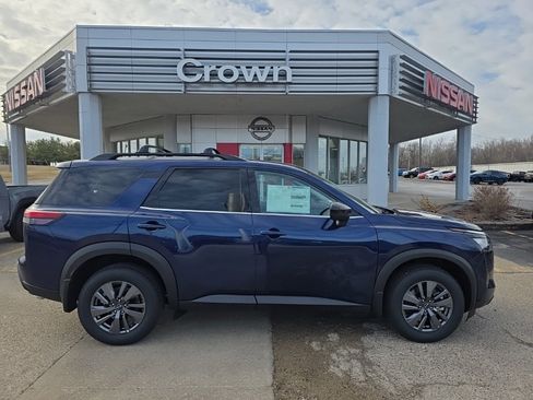 New 2026 Nissan Pathfinder SV image 2