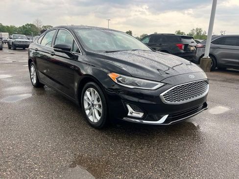 Used 2019 Ford Fusion Energi Titanium FWD image 3