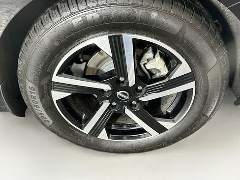 Used 2024 Nissan Sentra SV image 11