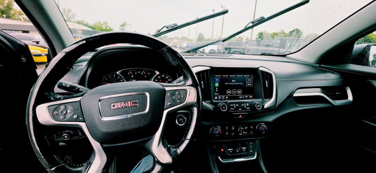 Used 2018 GMC Terrain SLT w/ Preferred Package FWD image 11