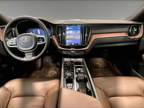 Used 2025 Volvo XC60 B5 Plus w/ Climate Package image 17