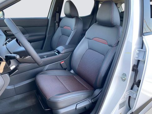 Used 2025 Nissan Kicks SR FWD image 13