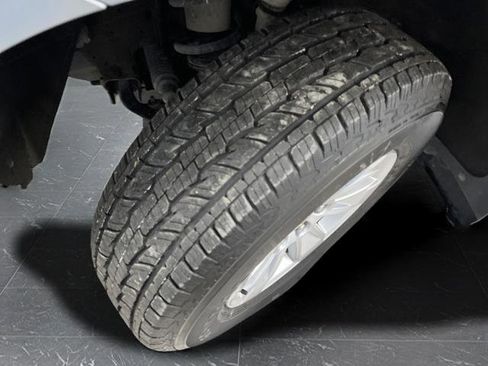 Used 2025 Chevrolet Silverado 1500 LT image 36