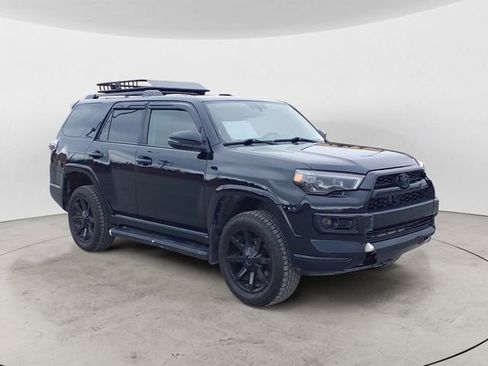 Used 2018 Toyota 4Runner SR5 AWD/4WD image 7