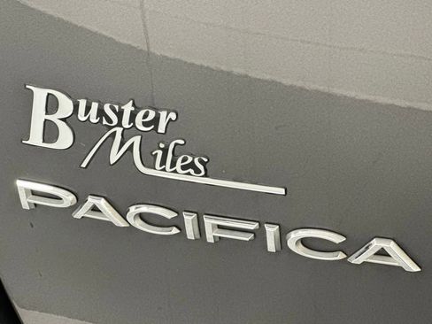 Used 2022 Chrysler Pacifica Touring-L image 26