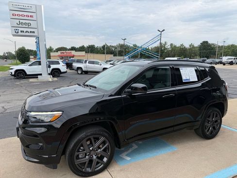 Used 2024 Jeep Compass Limited w/ High Altitude Package AWD/4WD image 10