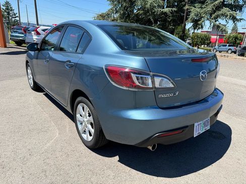 Used 2011 MAZDA MAZDA3 i Touring FWD image 4