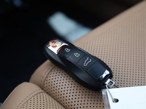 Used 2019 Porsche Macan AWD/4WD image 26