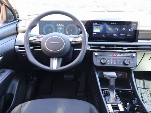 New 2025 Hyundai Tucson SE image 19