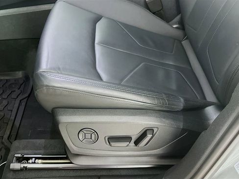 Used 2024 Audi Q3 2.0T Premium AWD/4WD image 9
