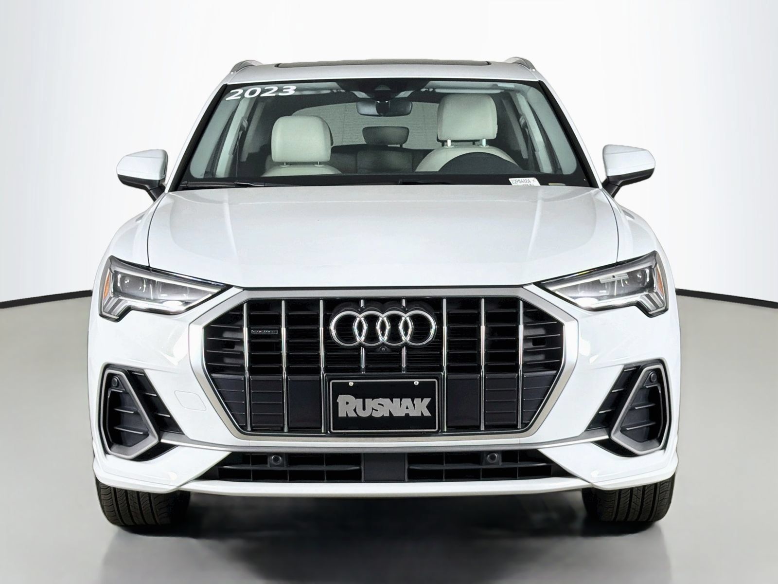Used 2023 Audi Q3 2.0T Premium Plus w/ Premium Plus Package AWD/4WD image 2