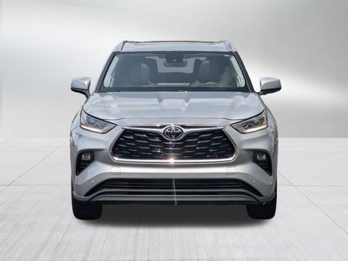 Used 2024 Toyota Highlander Limited AWD/4WD image 2