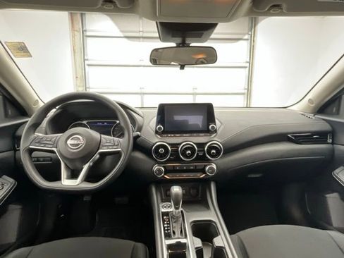 Used 2025 Nissan Sentra SV image 4