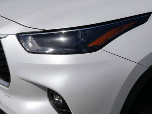 Used 2022 Toyota Highlander XLE image 16